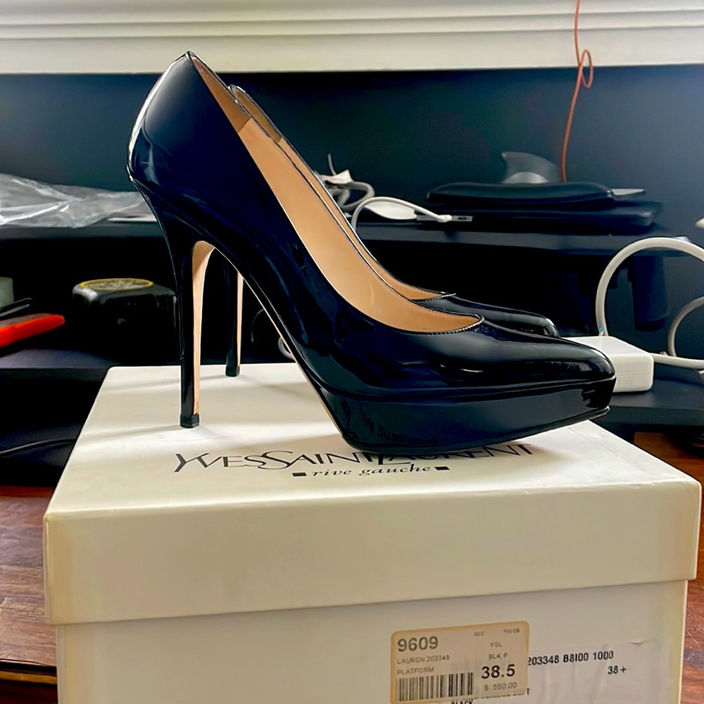 Yves Saint Laurent YSL Pump Vitello Vernice Black Size 38.5 EU / 8 US